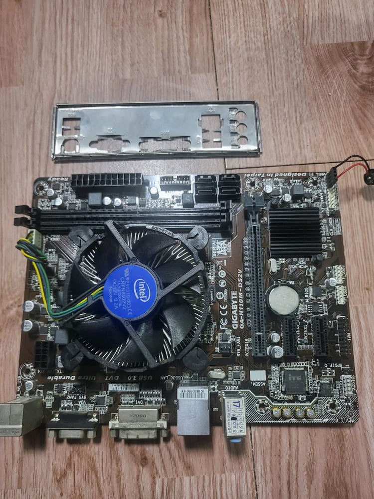 인텔 i5-7500 기가바이트 h110m-ds2v 보드에 판매합니다. 이미지