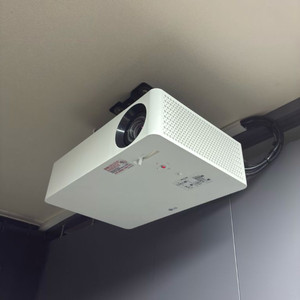 LG 시네빔 HU70LA 4K 빔프로젝터 이미지