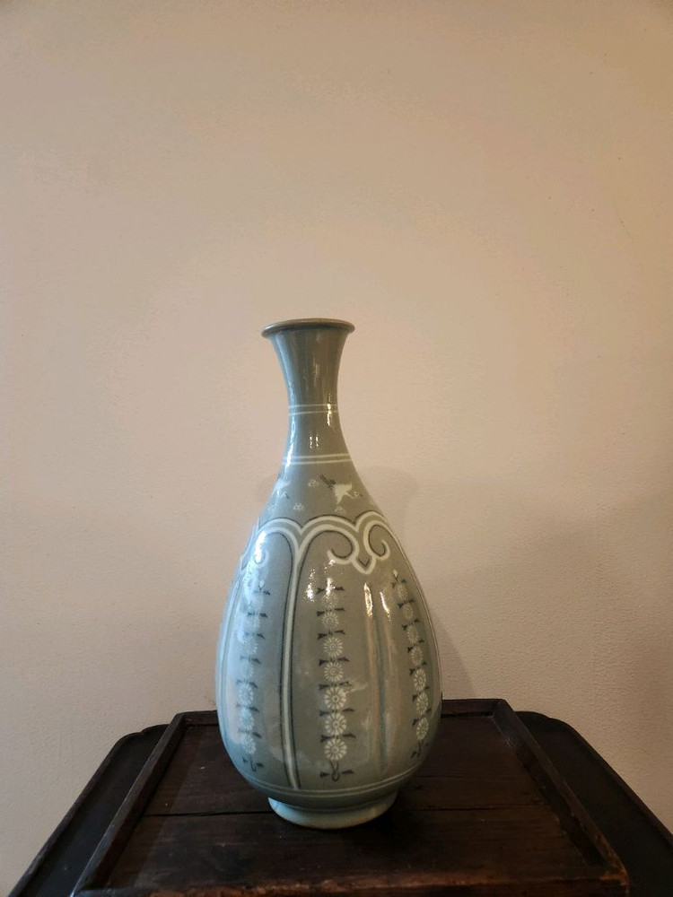 강진청자 초기작품 청자 상감 운학인화문 주병 이미지