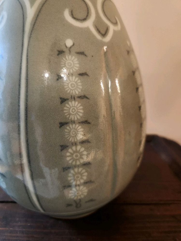 강진청자 초기작품 청자 상감 운학인화문 주병 이미지