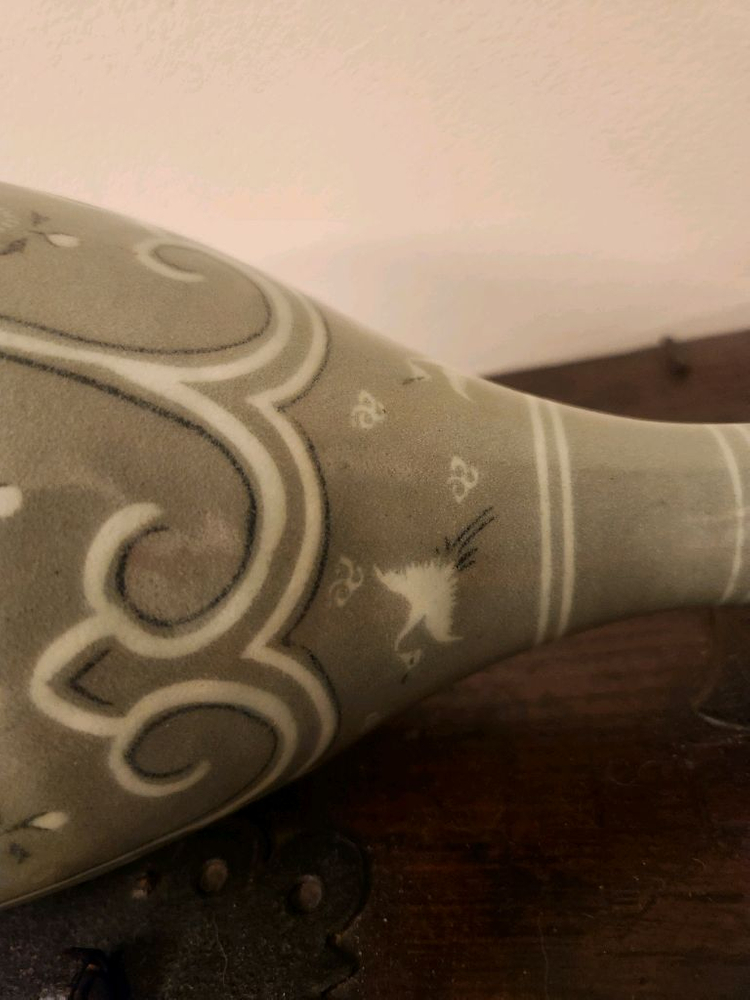 강진청자 초기작품 청자 상감 운학인화문 주병 이미지