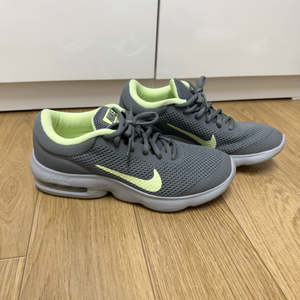 나이키 에어맥스 어드벤티지 러닝화