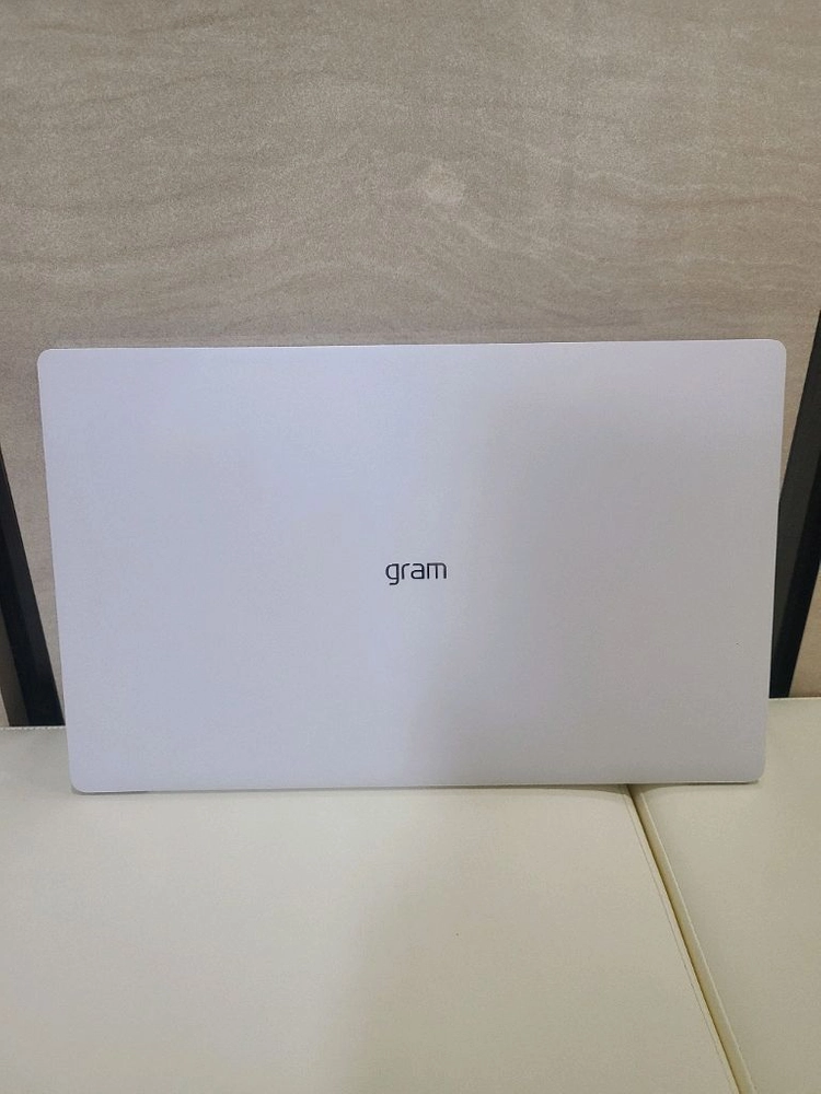 LG 그램 노트북 15ZB95N-GP50ML / 15인치 11세대 i5 / 1.1kg 초경량 / 풀구성 - 안심되는 중고거래