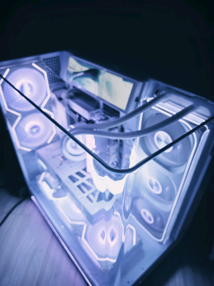 (감성본체) 라이젠 9800X3D RTX5080 화이트 고사양본체 이미지