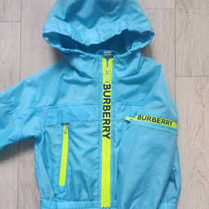정품.새것상태) 2y 버버리 키즈 바람막이 자켓