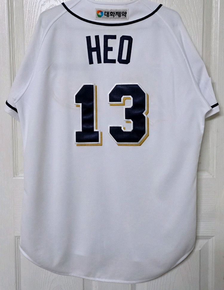 [105] 두산베어스 휠라 창단 40주년 기념 스페셜 유니폼(허경민)--1