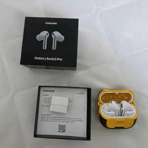 버즈3 프로 화이트 + 디월트케이스 이미지