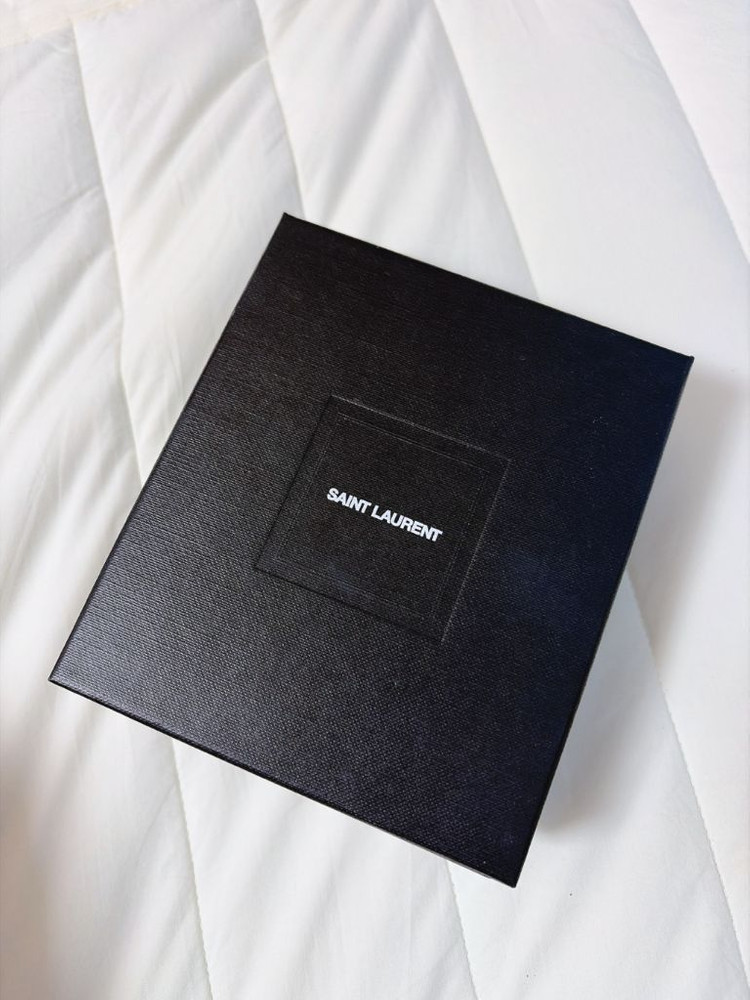 생로랑 지갑 박스 + 더스트백 이미지