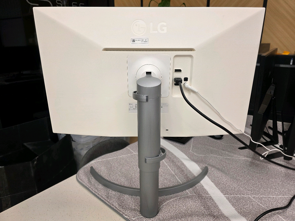 LG 엘지 27UL550 27인치 4K UHD 모니터 판매--1