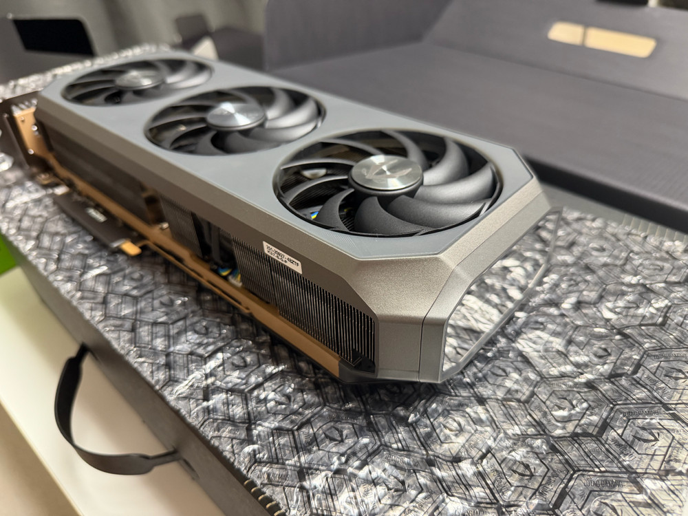 ZOTAC RTX 5070 Ti AMP Extreme INFINITY 16GB 판매합니다--5