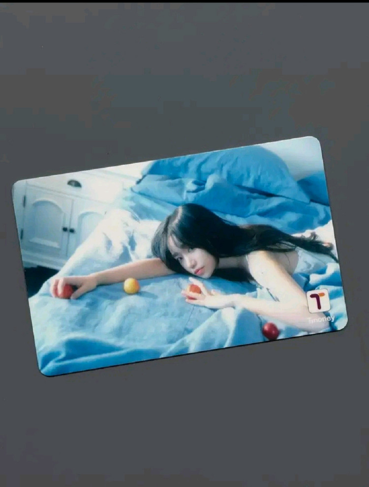 티머니 조유리 콜라보 카드 팝니다.--1