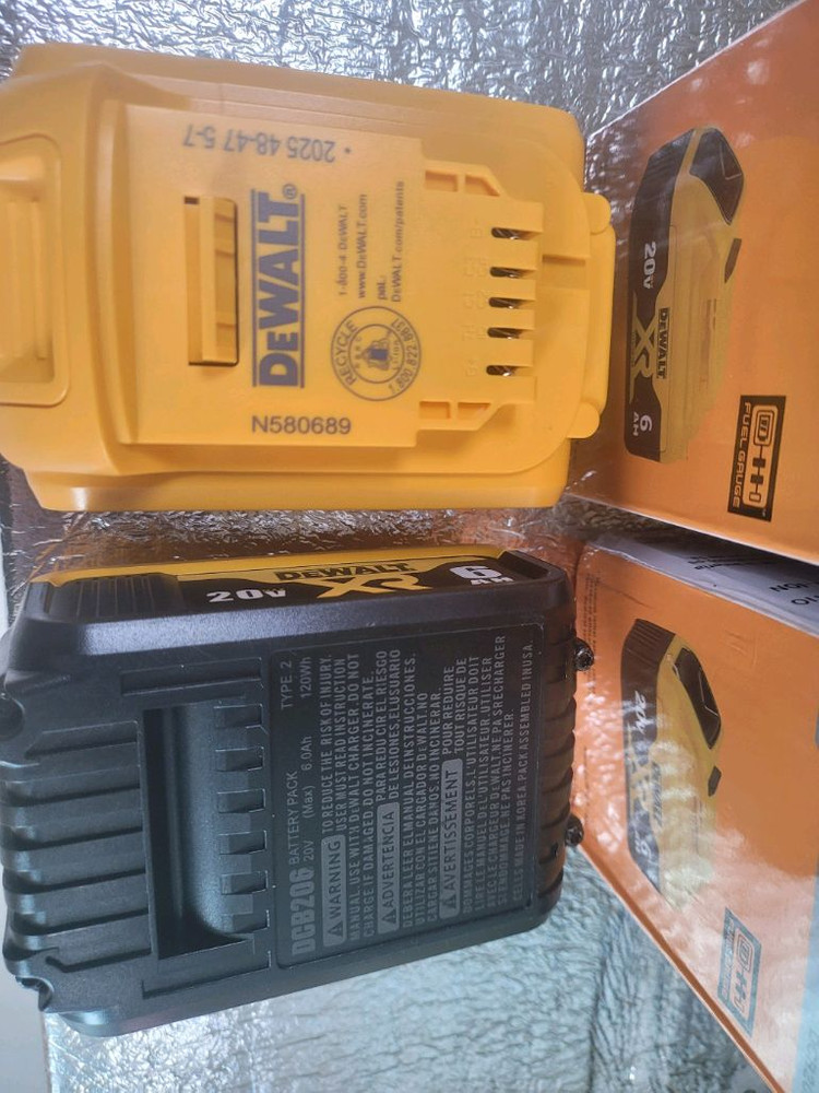 디월트 20V 6.0AH 리튬이온 배터리 이미지