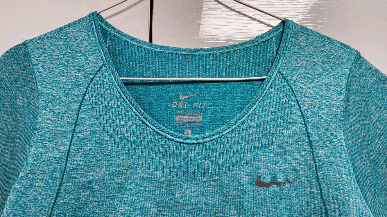 나이키(드라이핏)여성상의(L)--1