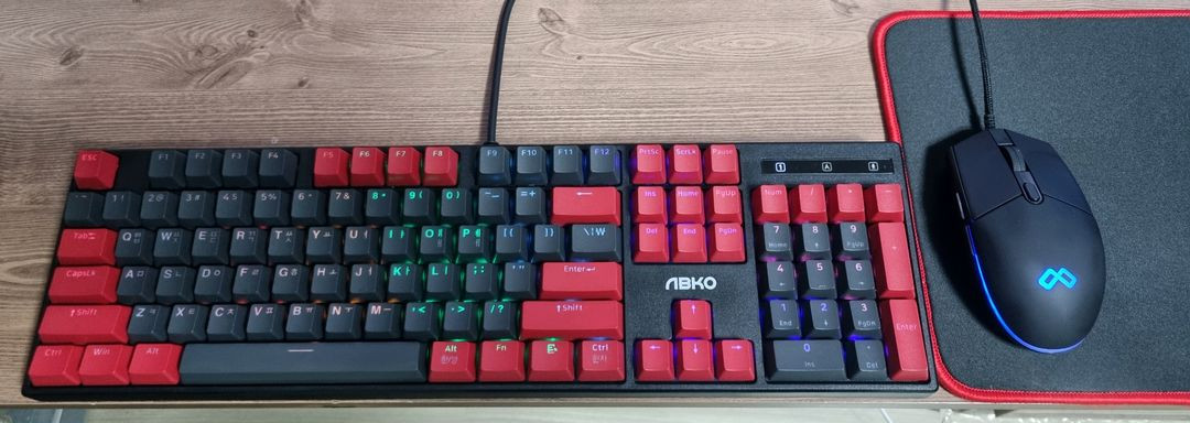 게이밍 컴퓨터세트 이미지