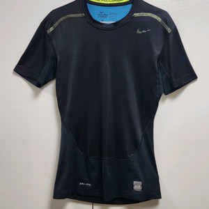 나이키(프로)컴뱃(드라이핏)티셔츠(XL)