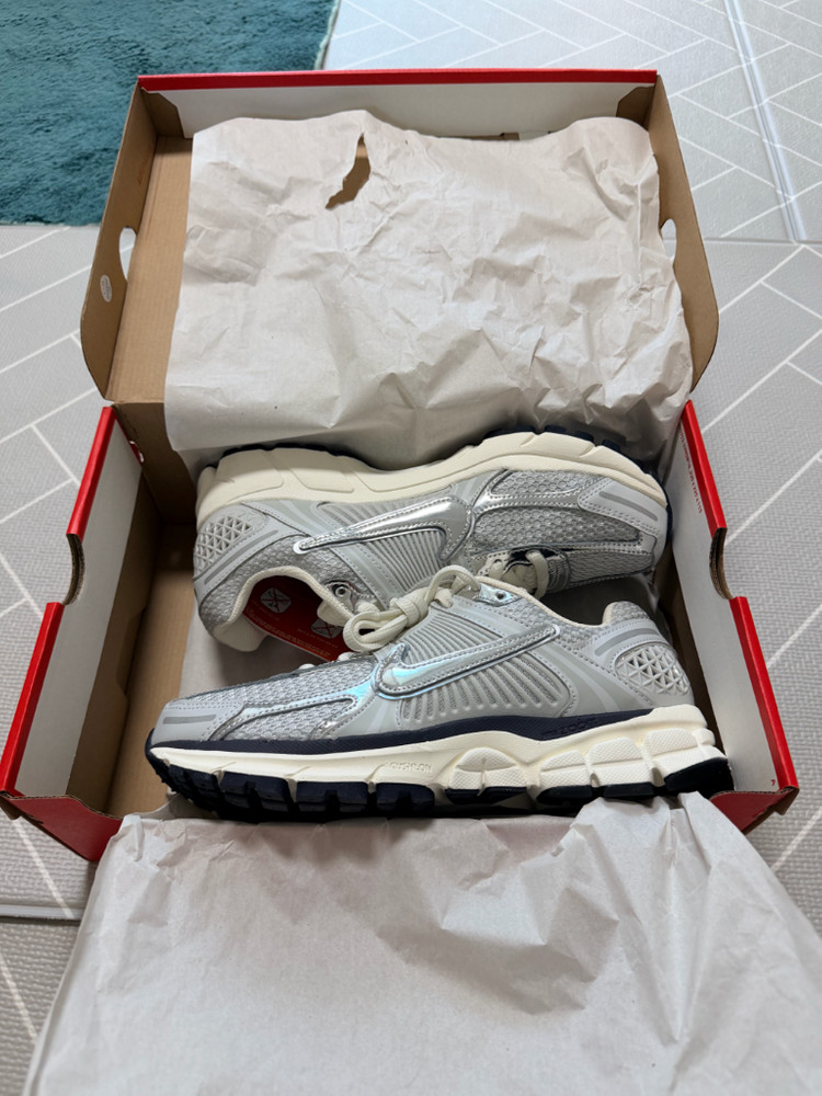 (미사용) 나이키 줌 보메로 5 흰/은 270~275--1