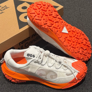 (구함) 나이키 acg 마운틴플라이 로우2 화이트오렌지 235