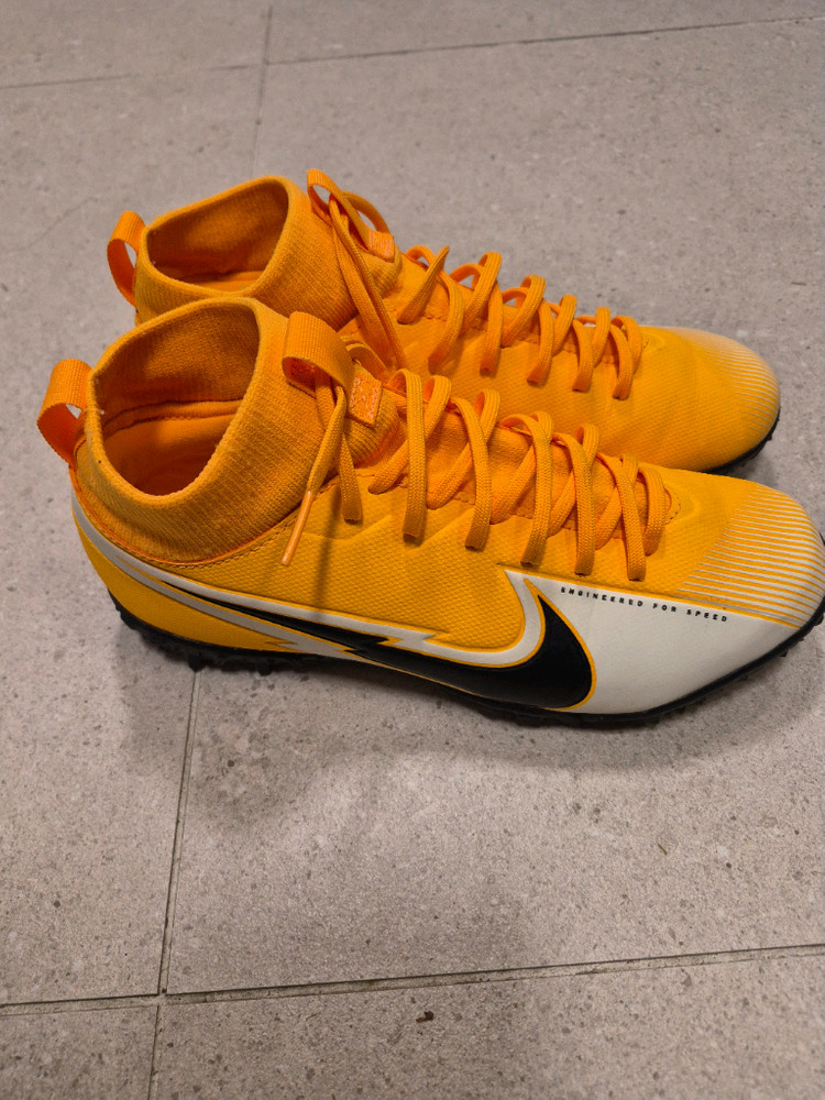 나이키 풋살화. 상태좋습니다.--1