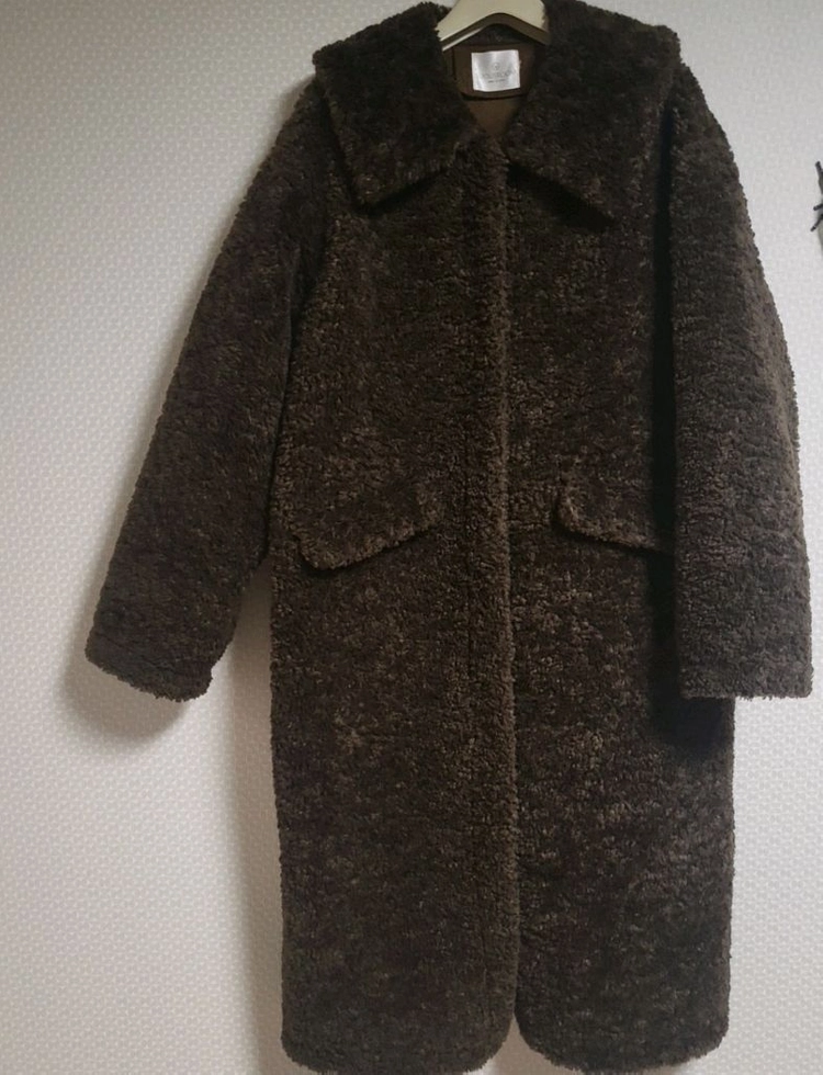 루어스룸 양털 뽀글이 무스탕 롱코트 자켓 이미지