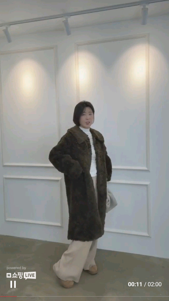 루어스룸 양털 뽀글이 무스탕 롱코트 자켓 이미지