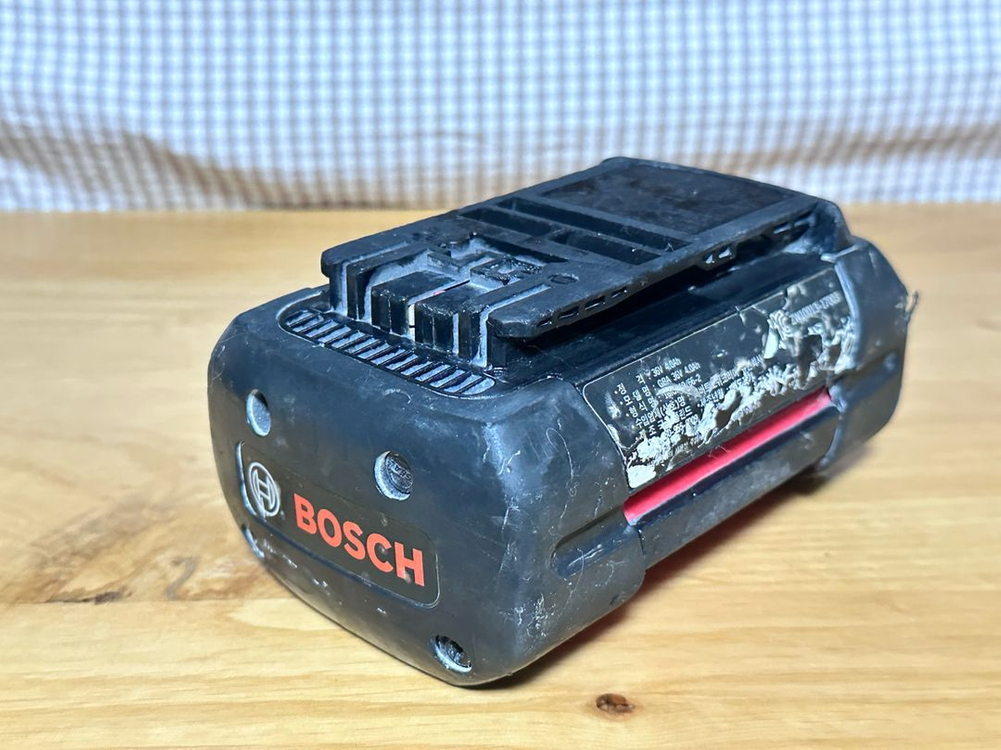 보쉬 36V 4.0Ah 배터리입니다 이미지