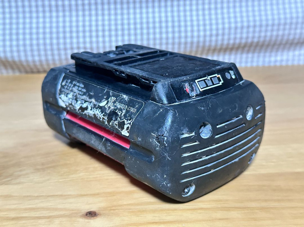 보쉬 36V 4.0Ah 배터리입니다 이미지