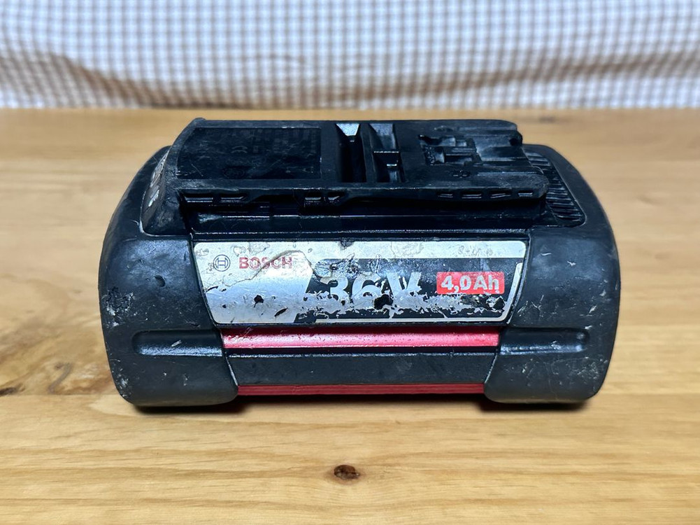 보쉬 36V 4.0Ah 배터리입니다 이미지