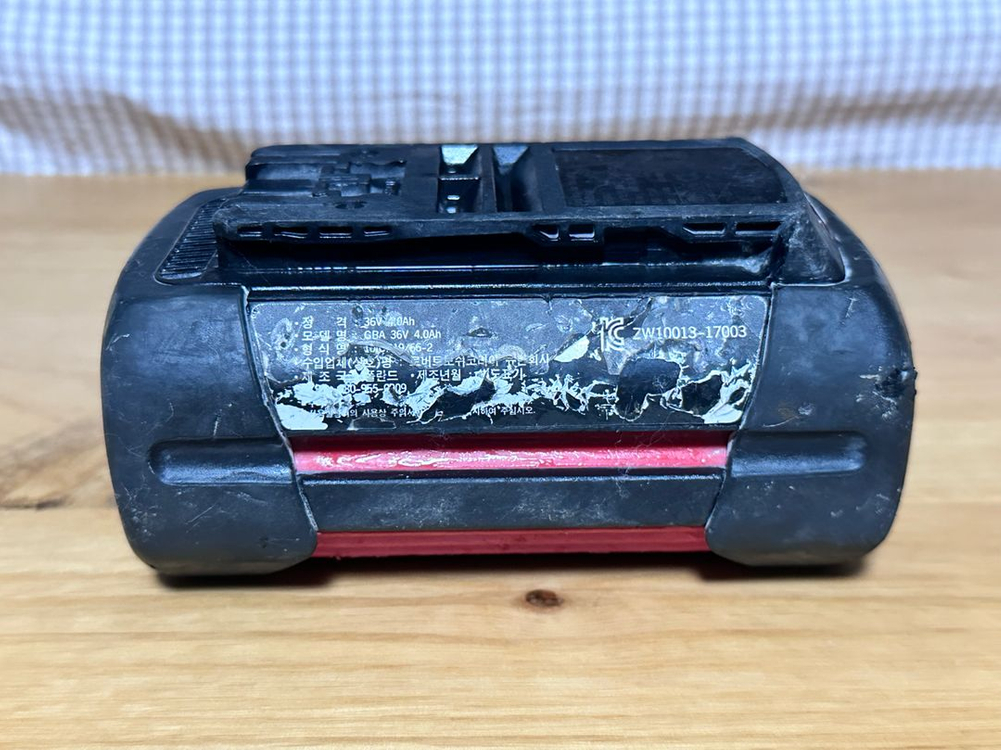 보쉬 36V 4.0Ah 배터리입니다 이미지