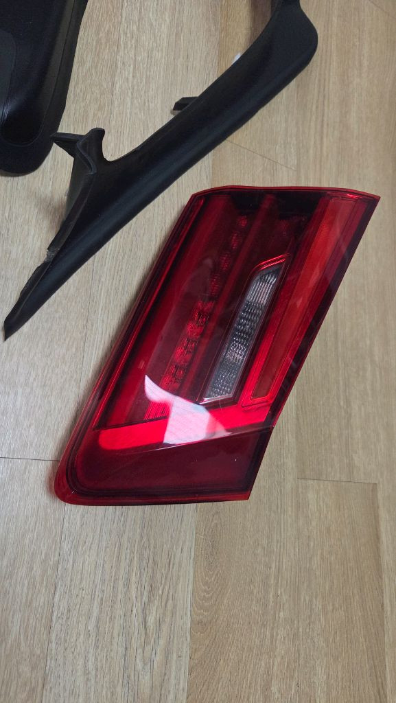 BMW 5시리즈 G30 전기형 테일램프 운전석, 피니셔, 트렁크 트림패널 팝니다 이미지