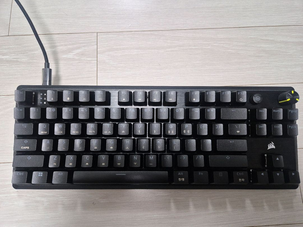 커세어 K70 RGB CORE TKL 적축 텐키리스 게이밍 기계식 키보드 이미지