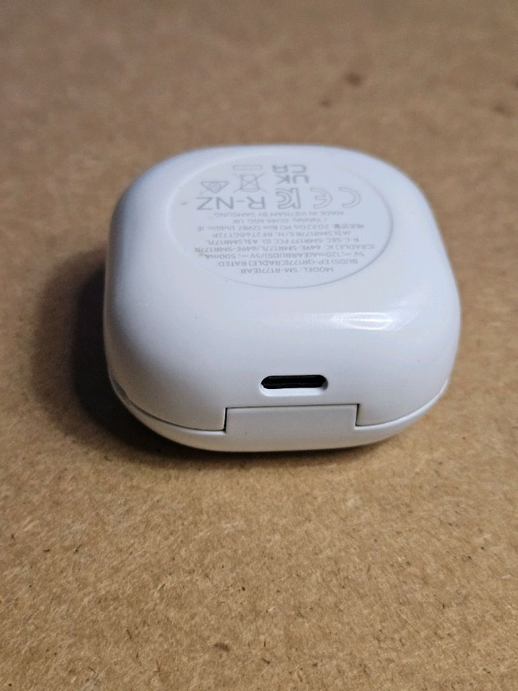 갤럭시 버즈2 라벤더 충전본체 SM-R177 이미지