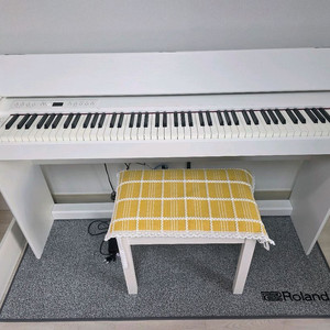 롤랜드 F-701 화이트 (디지털피아노)