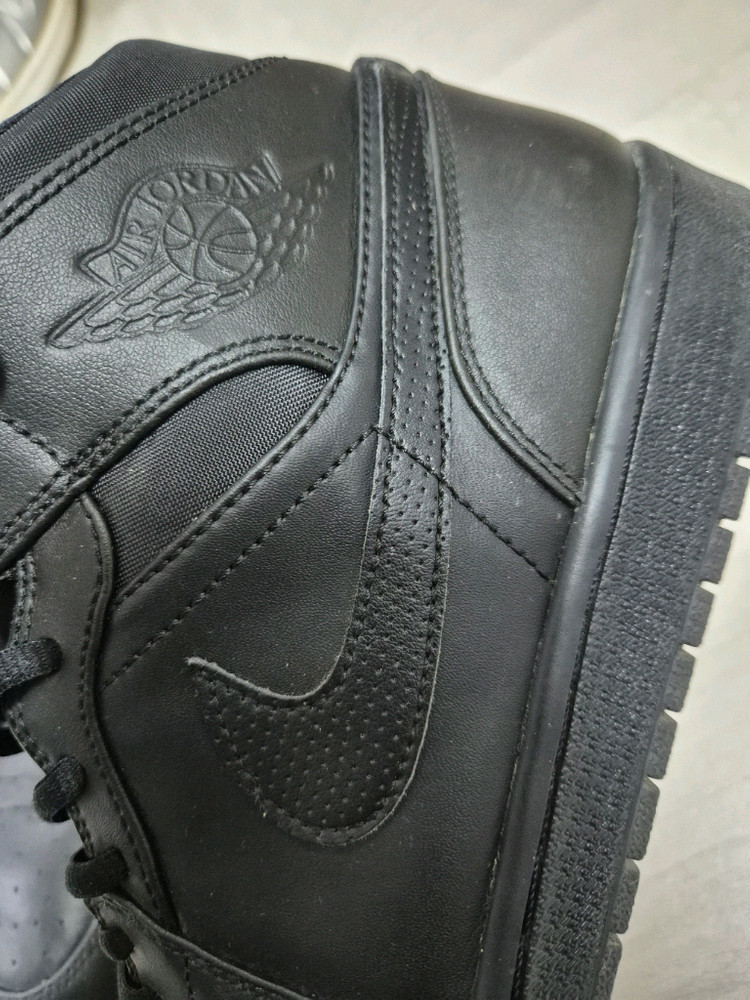 정품 나이키 에어조던1 미드 블랙--3