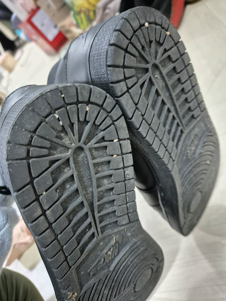 정품 나이키 에어조던1 미드 블랙--5