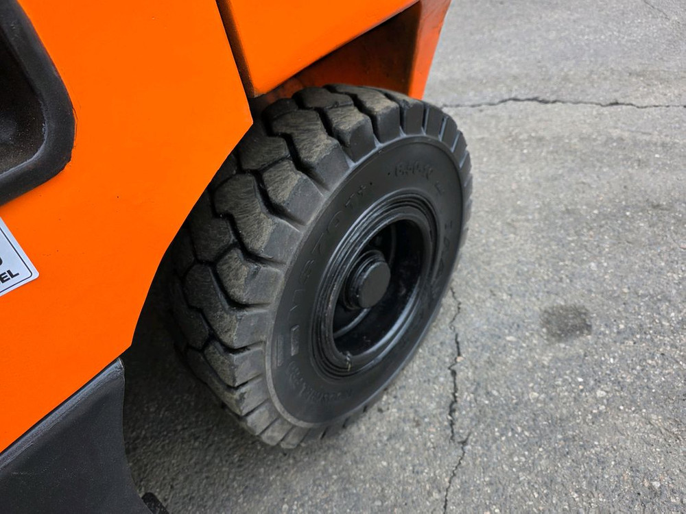 중고지게차 두산 3.3톤 더블타이어 자동발 디젤지게차 1500만원 저렴하게 팝니다 이미지