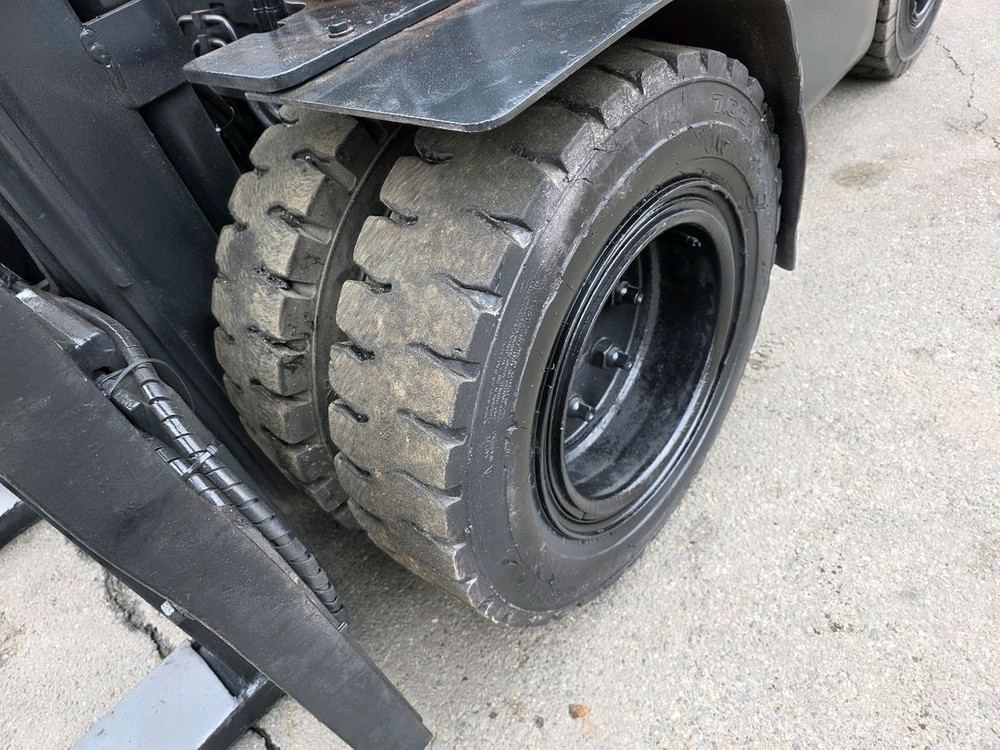 중고지게차 두산 3.3톤 더블타이어 자동발 디젤지게차 1500만원 저렴하게 팝니다 이미지