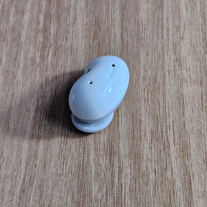 갤럭시 버즈라이브 화이트 오른쪽 유닛 이미지