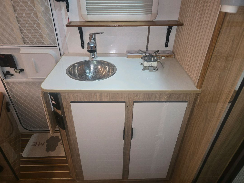 언캠프 500급 국산 카라반 이미지