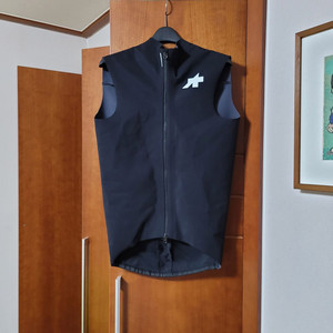 아소스 이큅 RS 봄가을 에어로 질레