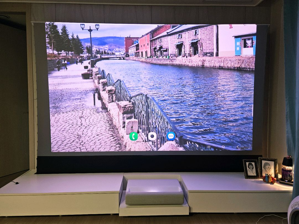 프리미어9 비비드롤러블전자동스크린 리바트전용장 이미지