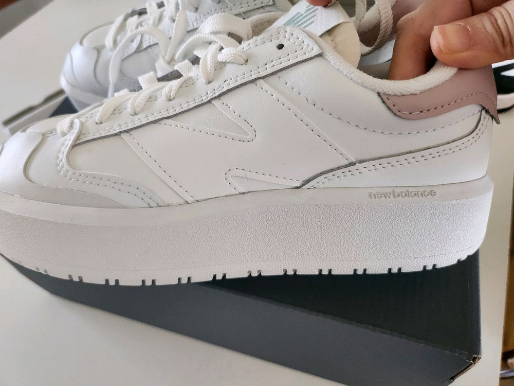 아이유 운동화 뉴발란스 302 이미지