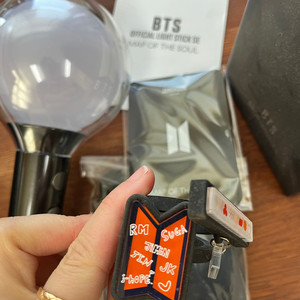 bts 방탄 아미밤 map of the soul 아미밤입니다! (아미밤에 다는 키링까지 포함!) 적상작동되요.