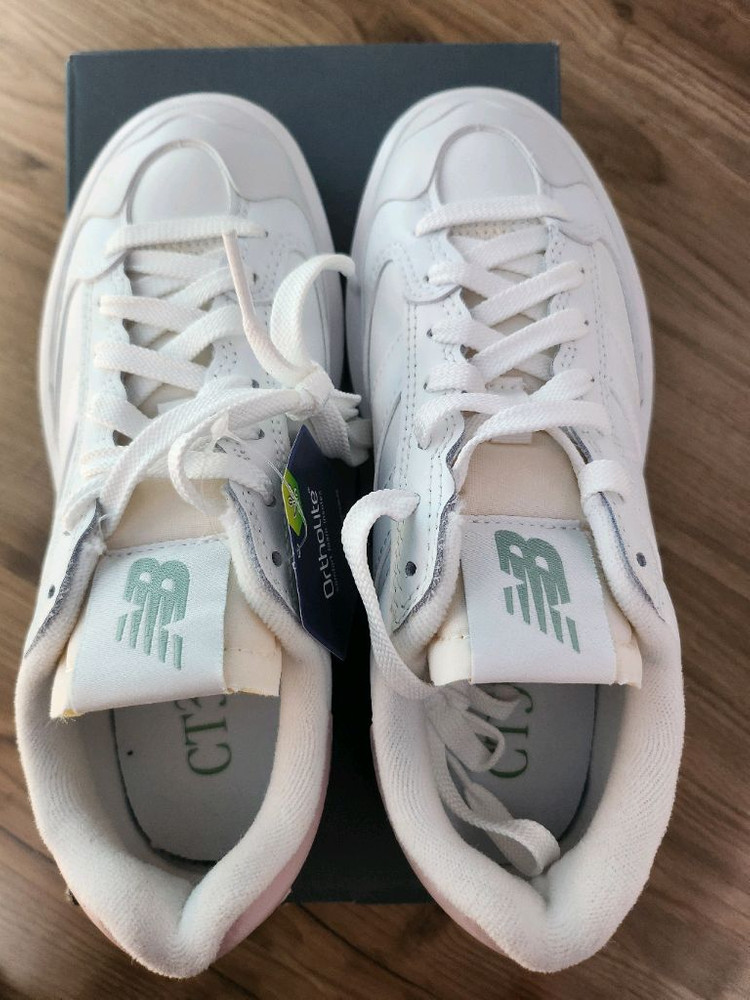 아이유 운동화 뉴발란스 302 이미지