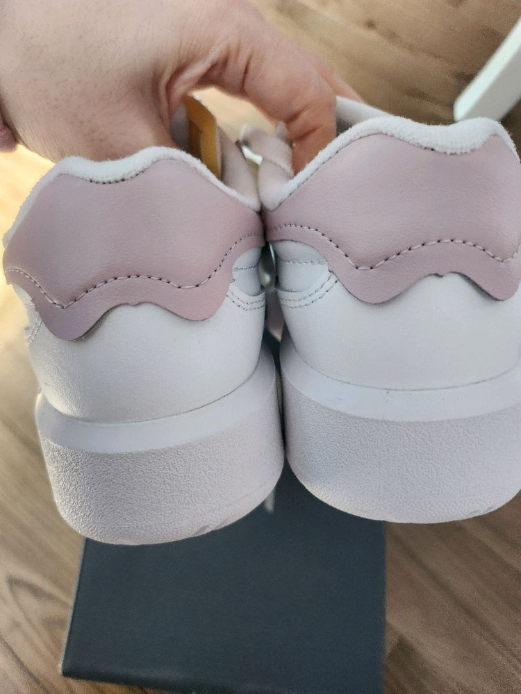 아이유 운동화 뉴발란스 302 이미지