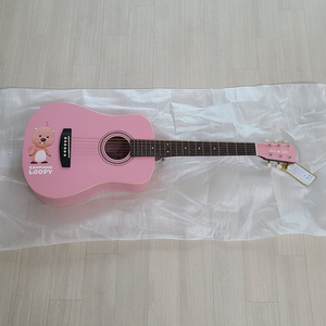 콜트 잔망루피 에디션 어쿠스틱 기타 이미지