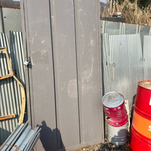 두꺼운 철문 판매합니다. 이미지