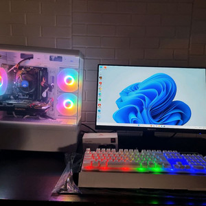 게이밍 컴퓨터 팝니다 풀세트.롤.피파.서든.발로란트.옵치2.피시.포토샵.PC.스팀.스타.리니지 이미지