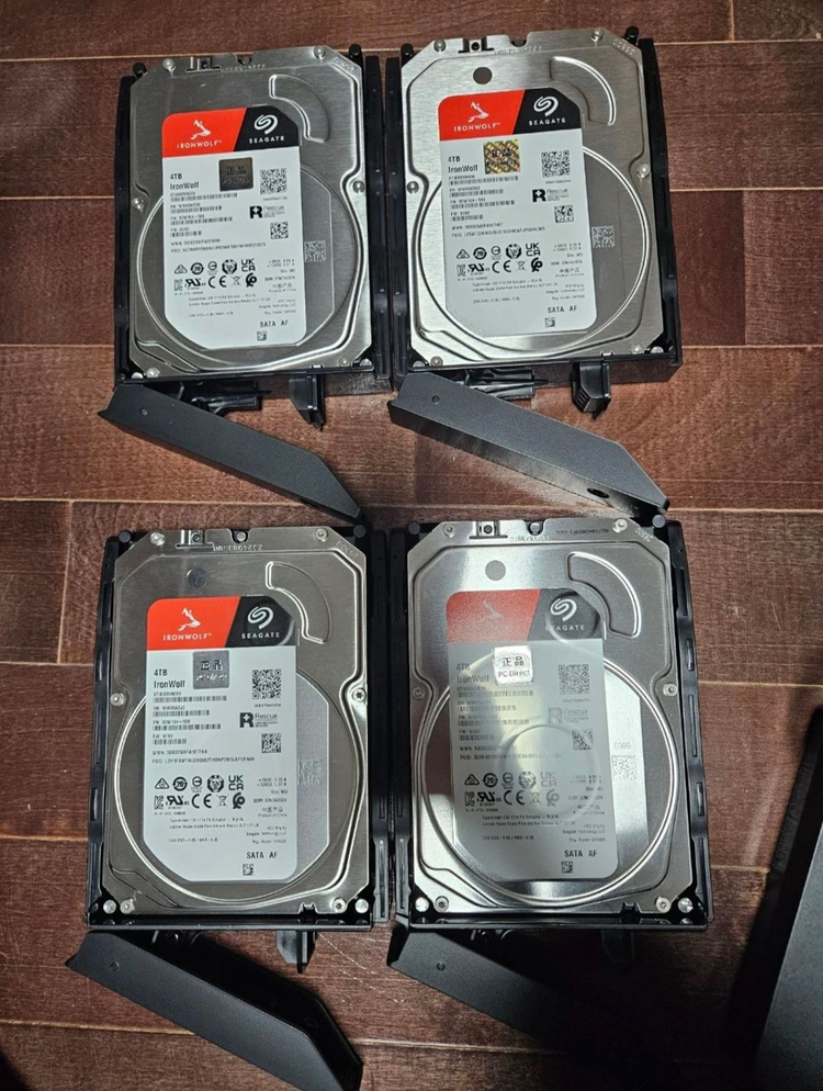 Synology NAS DS423+ (정품), Seagate 4TB (HDD) 이미지