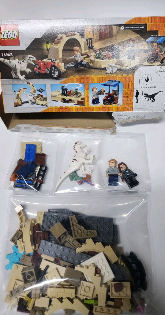 레고 쥬라기월드 76945 아트로시랩터 공룡 오토바이 추격전 중고입니다. 이미지