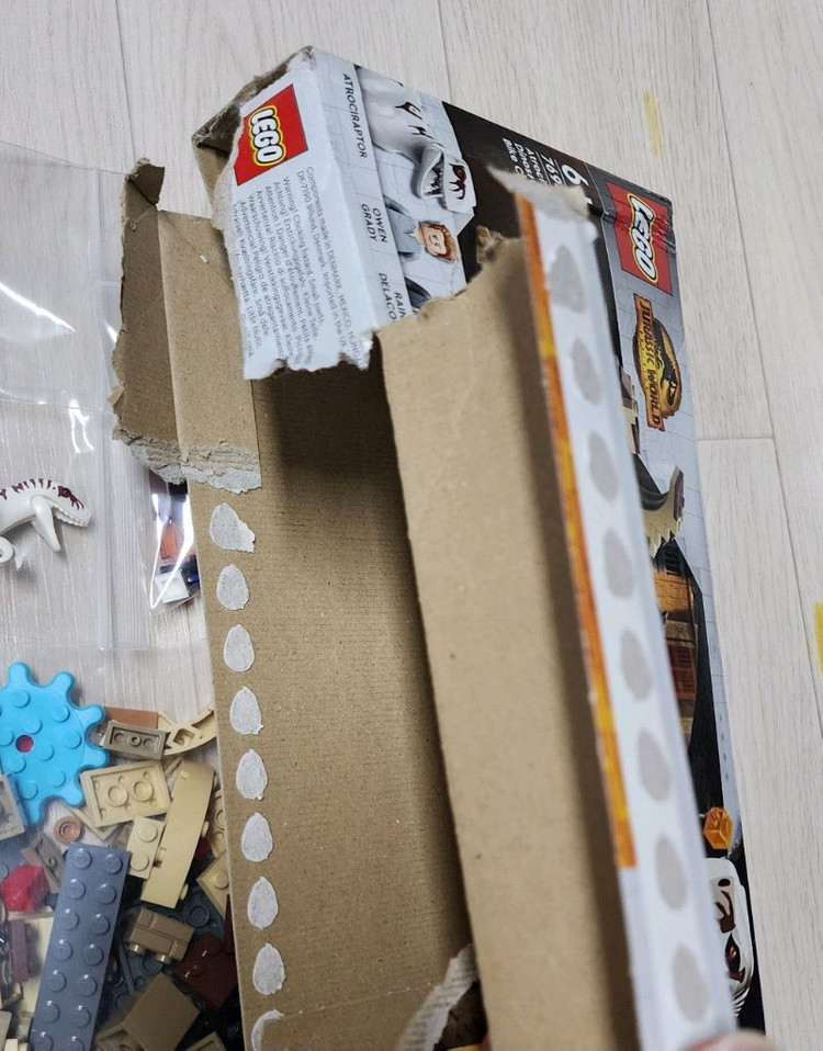 레고 쥬라기월드 76945 아트로시랩터 공룡 오토바이 추격전 중고입니다. 이미지